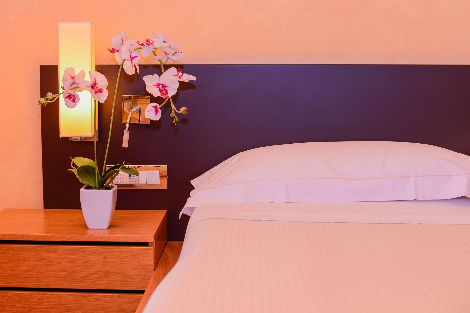 Ahg Donna Silvia Wellness Hotel مانربا ديل جاردا المظهر الخارجي الصورة