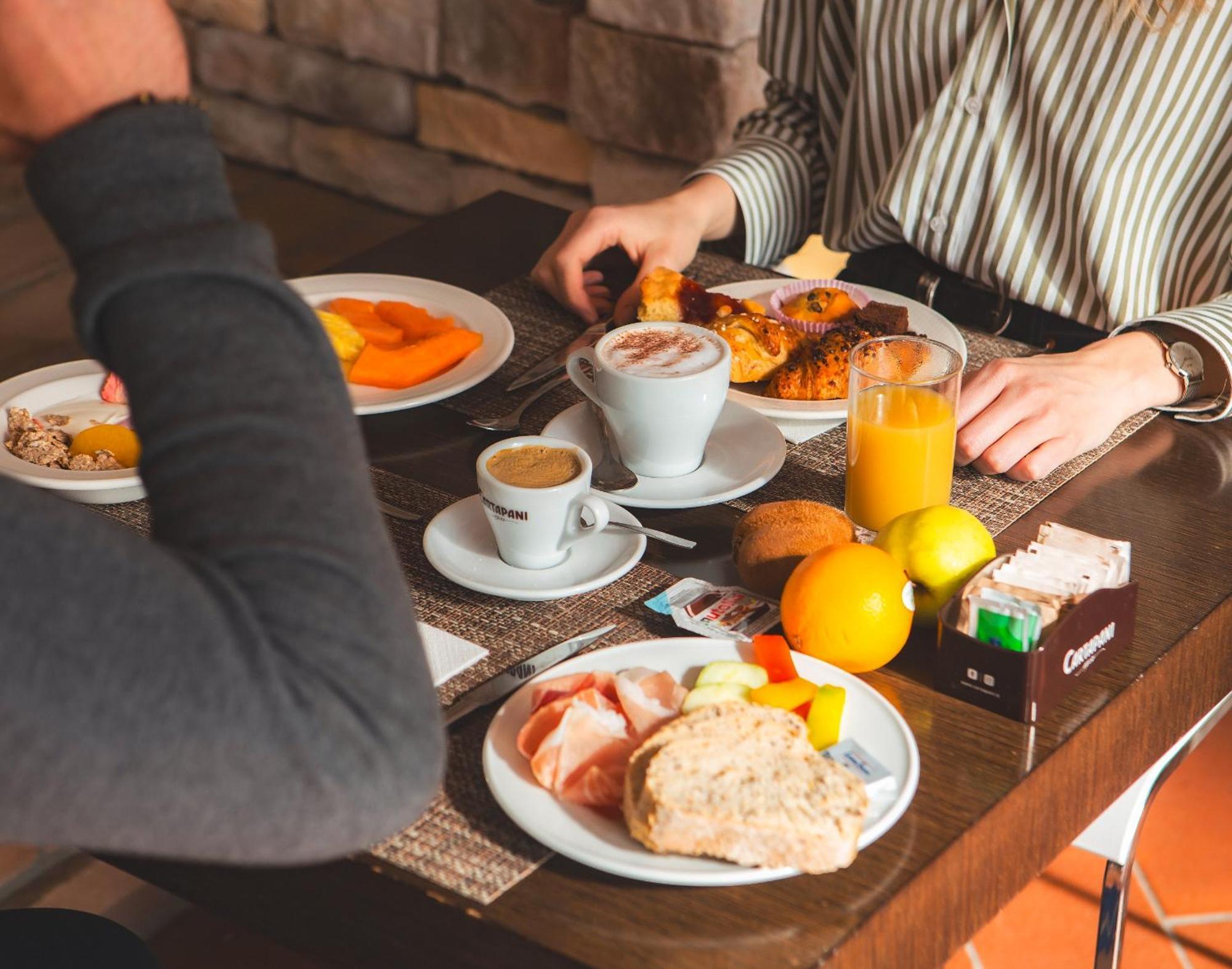 Ahg Donna Silvia Wellness Hotel مانربا ديل جاردا المظهر الخارجي الصورة